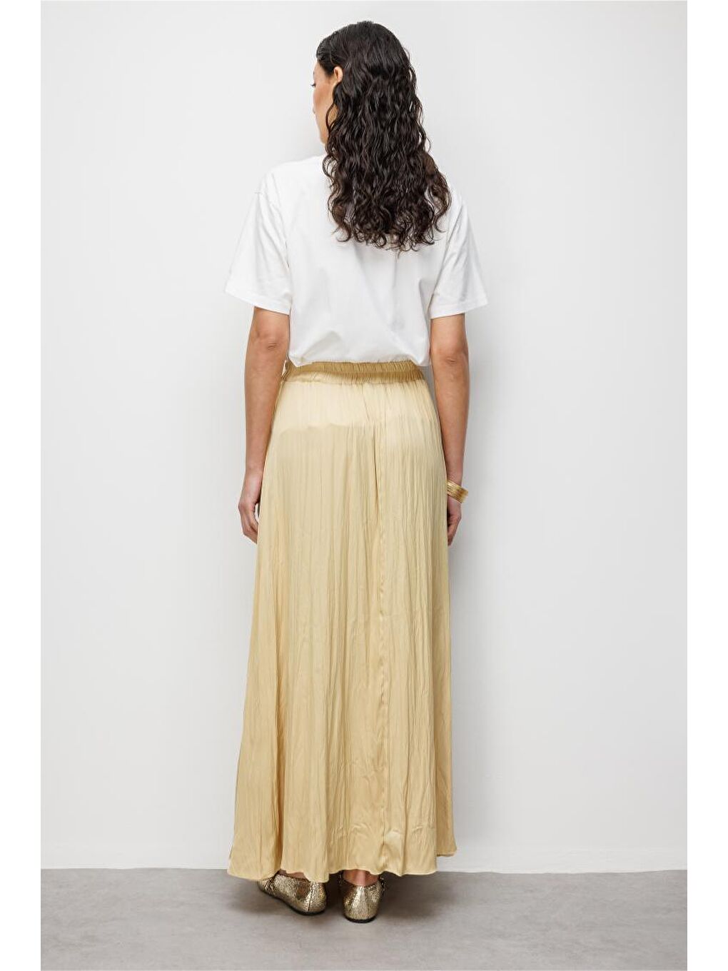 Sarı Kırışık Görünümlü Saten Maksi Etek-5