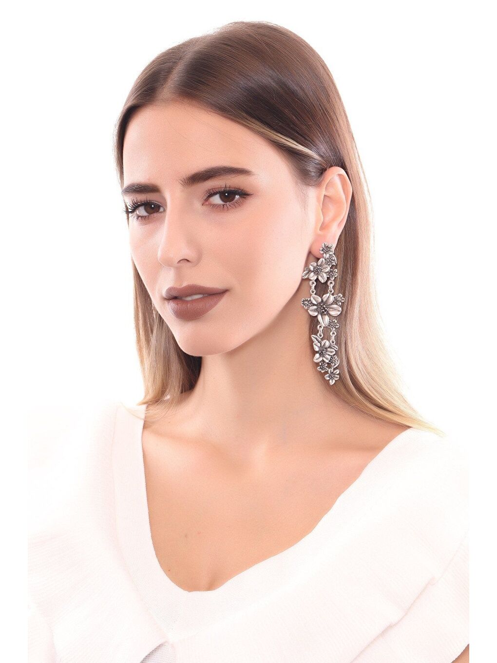 Gri Kadın Antik Gümüş Kaplama Çivili Çiçek Stilizesi Küpe-3