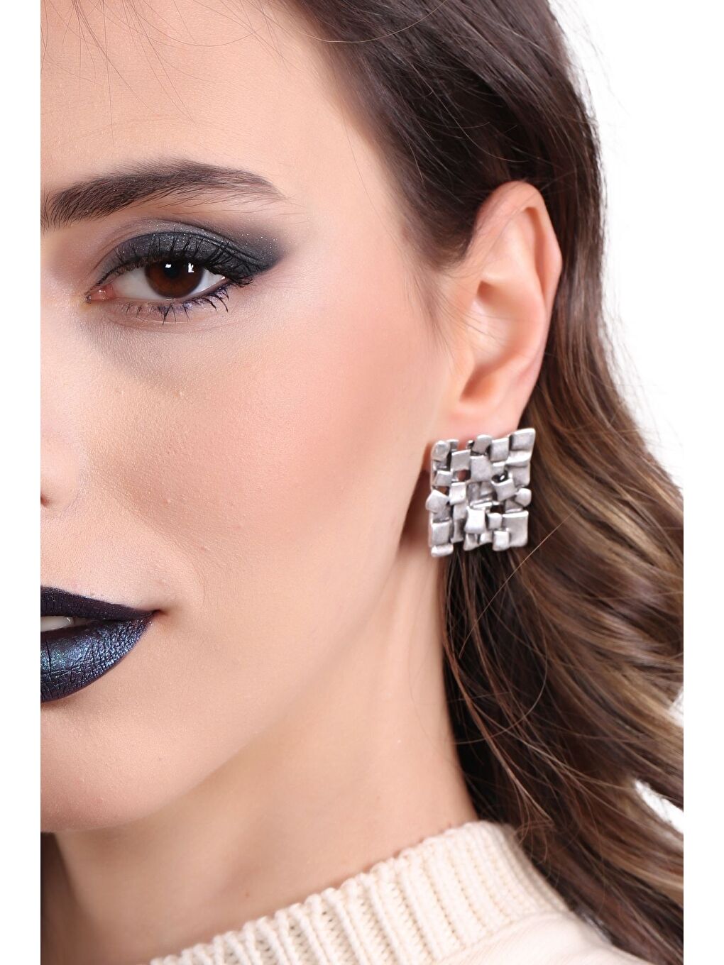 Gri Kadın Antik Gümüş Kaplama Çivili Model Kabartma Baskılı Küpe-2