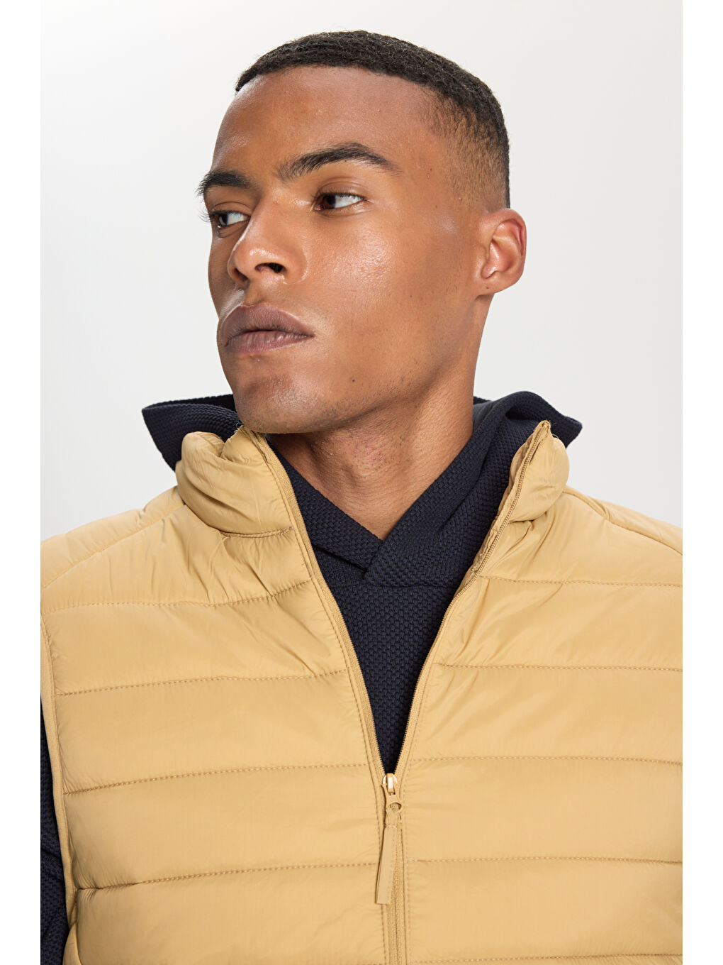 Erkek Sarı Rüzgar Geçirmez Taşınabilir Çantalı Sıcak Tutan Elyaf Dolgulu Ultra Hafif Standart Fit Şişme Yelek-5