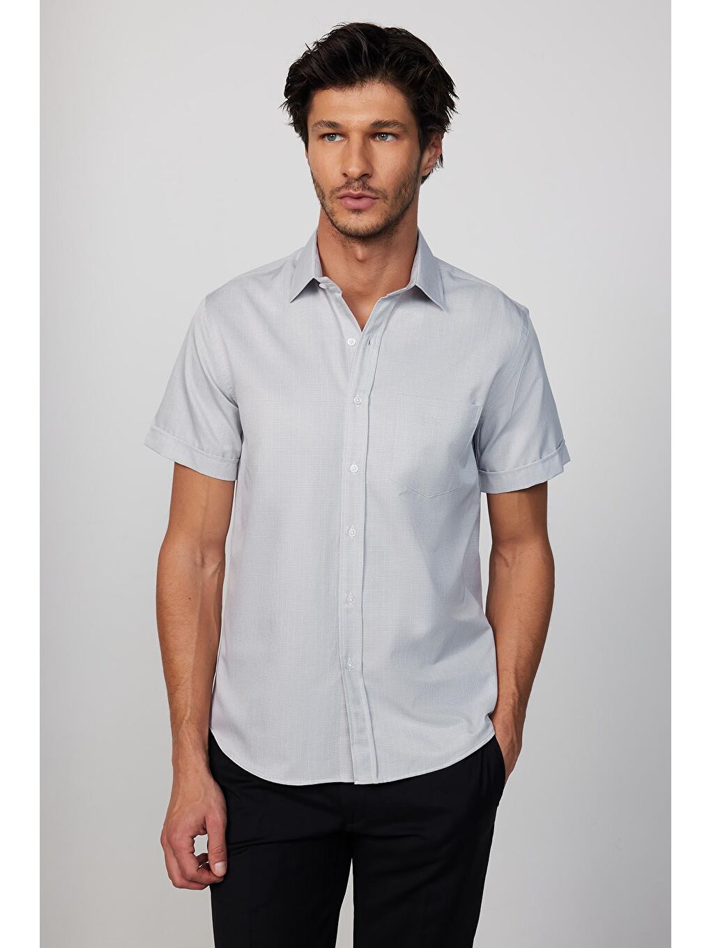 Klasik Fit Kısa Kol Düğmeli Yaka Tek Cep Yazlık Pamuklu Gri Erkek Gömlek