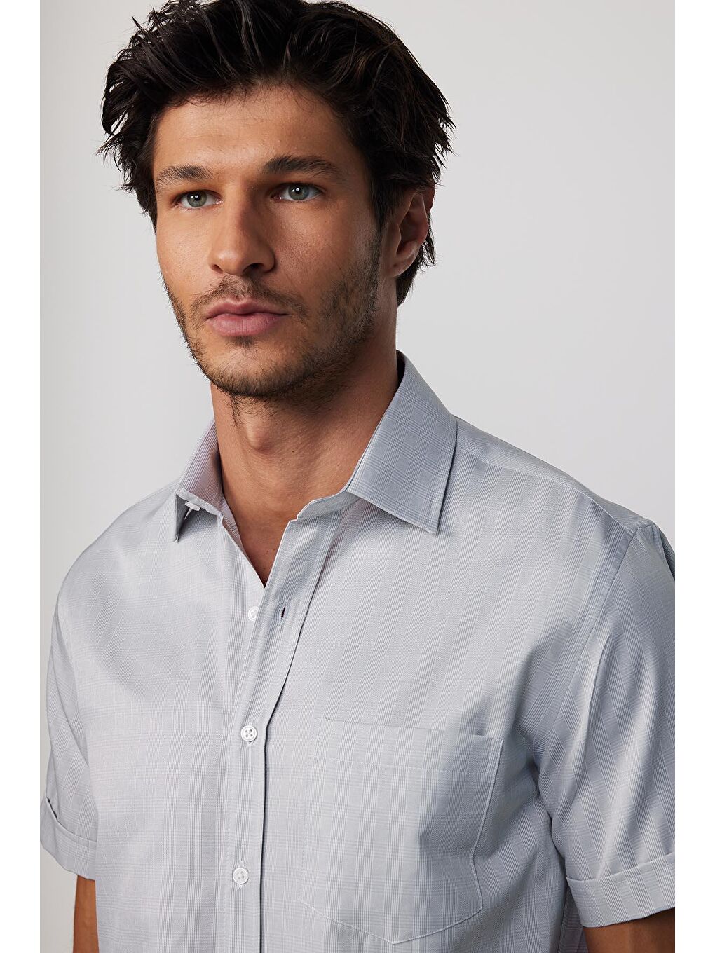 Klasik Fit Kısa Kol Düğmeli Yaka Tek Cep Yazlık Pamuklu Gri Erkek Gömlek-1