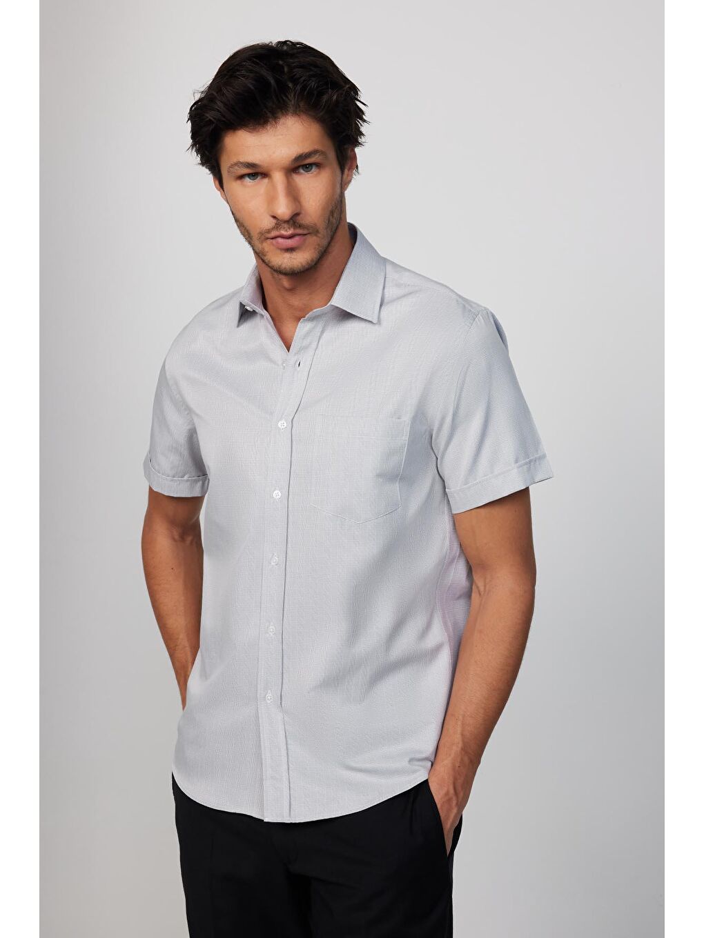 Klasik Fit Kısa Kol Düğmeli Yaka Tek Cep Yazlık Pamuklu Gri Erkek Gömlek-2
