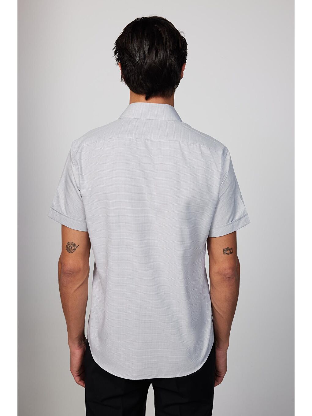 Klasik Fit Kısa Kol Düğmeli Yaka Tek Cep Yazlık Pamuklu Gri Erkek Gömlek-4