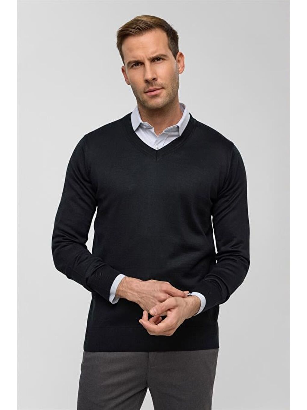 Siyah Regular Düz V Yaka Triko-1