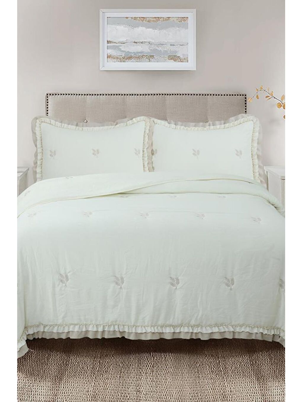 Ekru Bigo Nakışlı Fırfırlı Çift Kişilik Yatak Örtüsü Krem