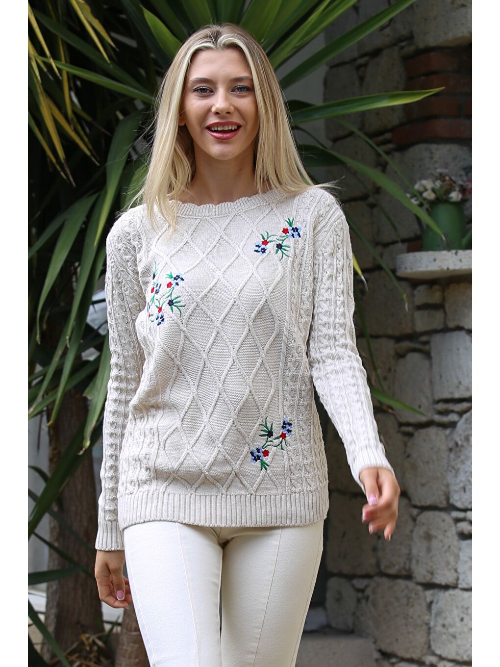 Ekru Kayık Yaka Uzun Kol Nakışlı Triko Casual Kazak