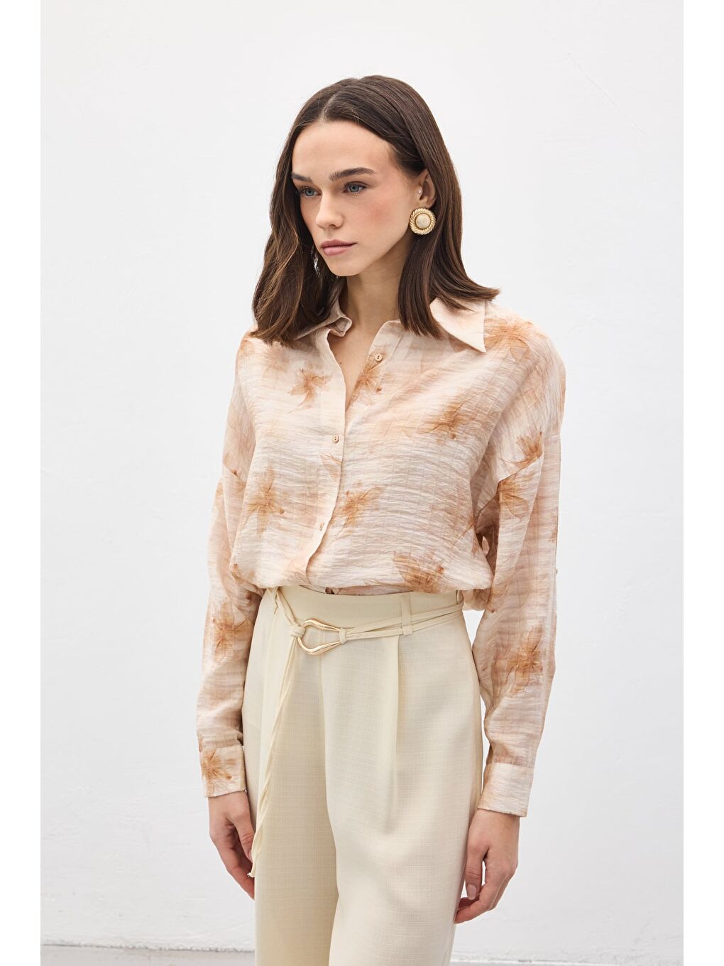 Kahverengi Kolu Katlamalı İnce Gömlek - Kahve-3