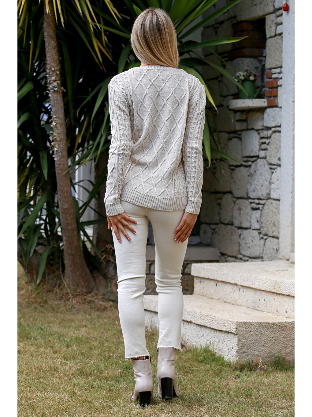 Ekru Kayık Yaka Uzun Kol Nakışlı Triko Casual Kazak-1