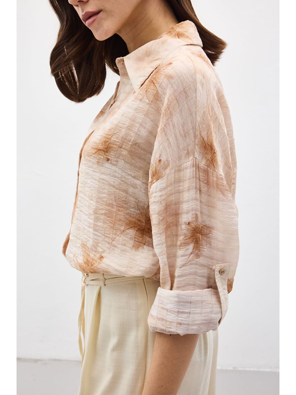 Kahverengi Kolu Katlamalı İnce Gömlek - Kahve-5