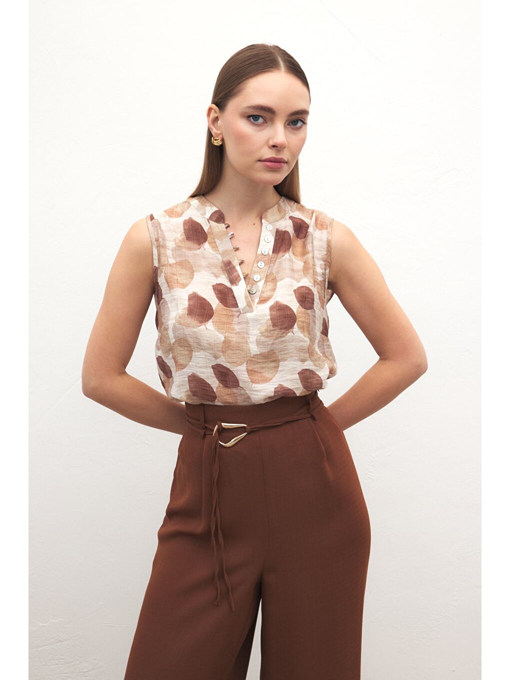 Kahverengi Kolsuz V Yaka Bluz - Kahve-2