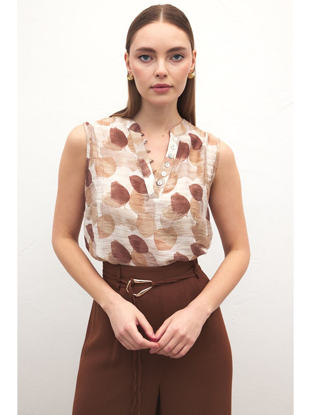 Kahverengi Kolsuz V Yaka Bluz - Kahve-3