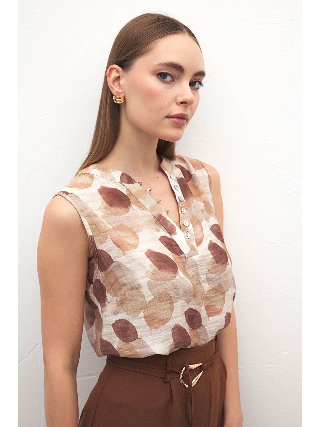 Kahverengi Kolsuz V Yaka Bluz - Kahve-4