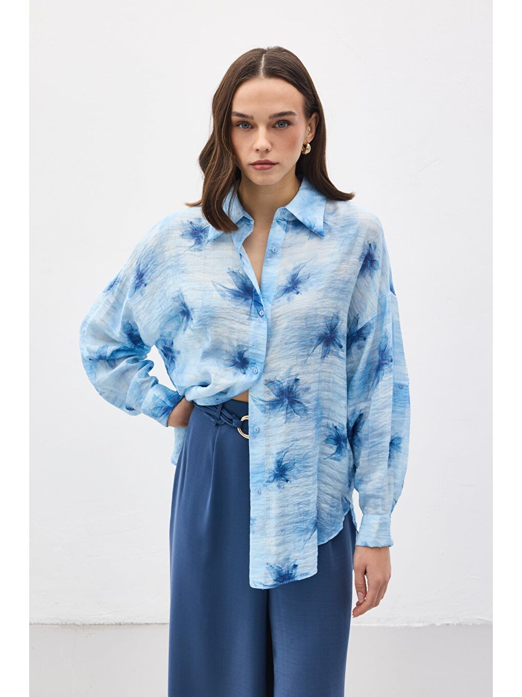 Kolu Katlamalı İnce Gömlek - Mavi-1