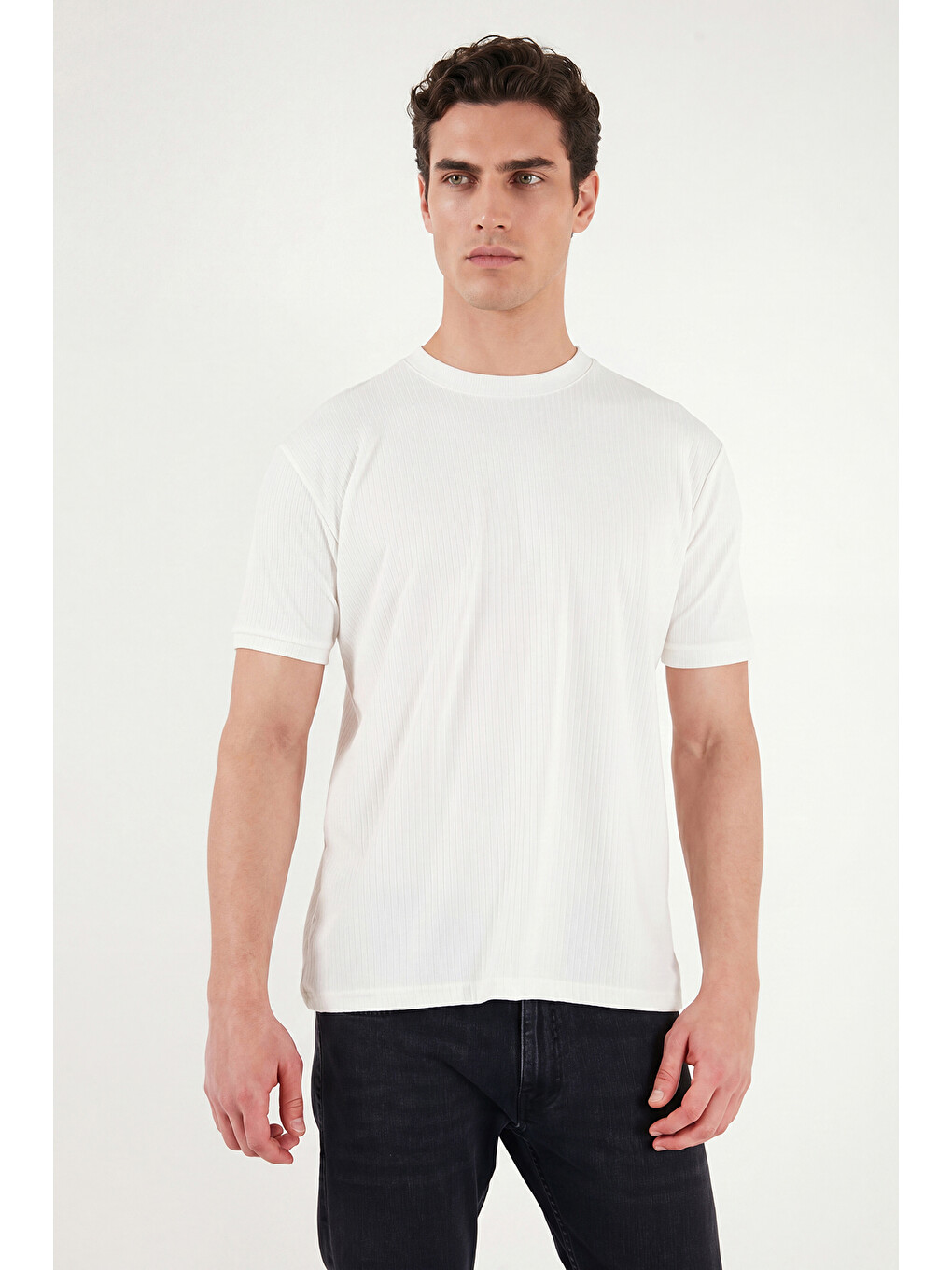 Beyaz Regular Fit Çizgili Dokulu Bisiklet Yaka T Shirt 5904023-1