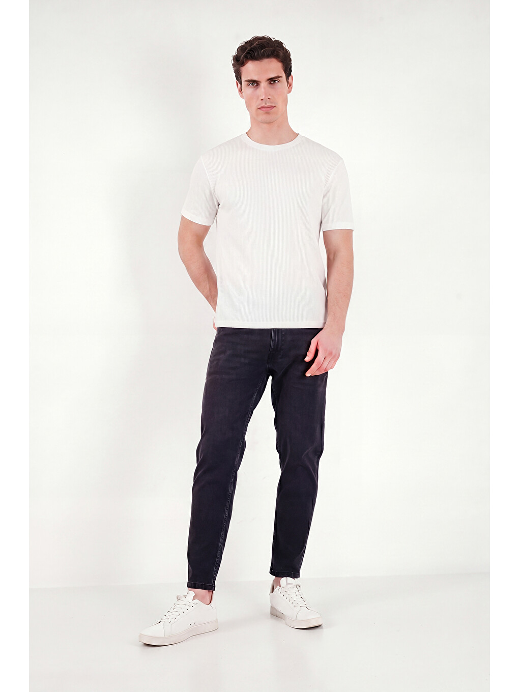 Beyaz Regular Fit Çizgili Dokulu Bisiklet Yaka T Shirt 5904023-2