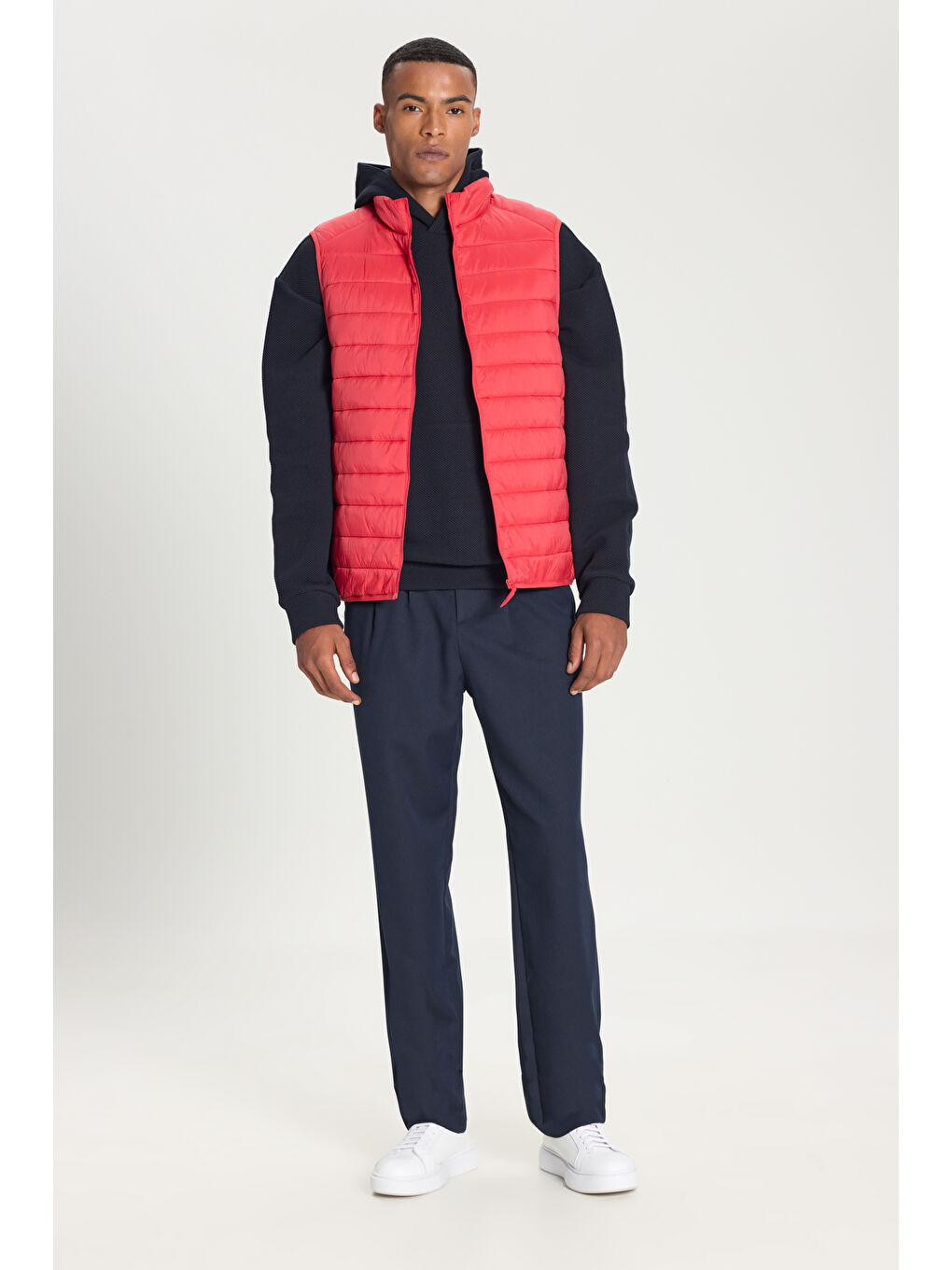 Erkek Kırmızı Rüzgar Geçirmez Taşınabilir Çantalı Sıcak Tutan Elyaf Dolgulu Ultra Hafif Standart Fit Şişme Yelek-1