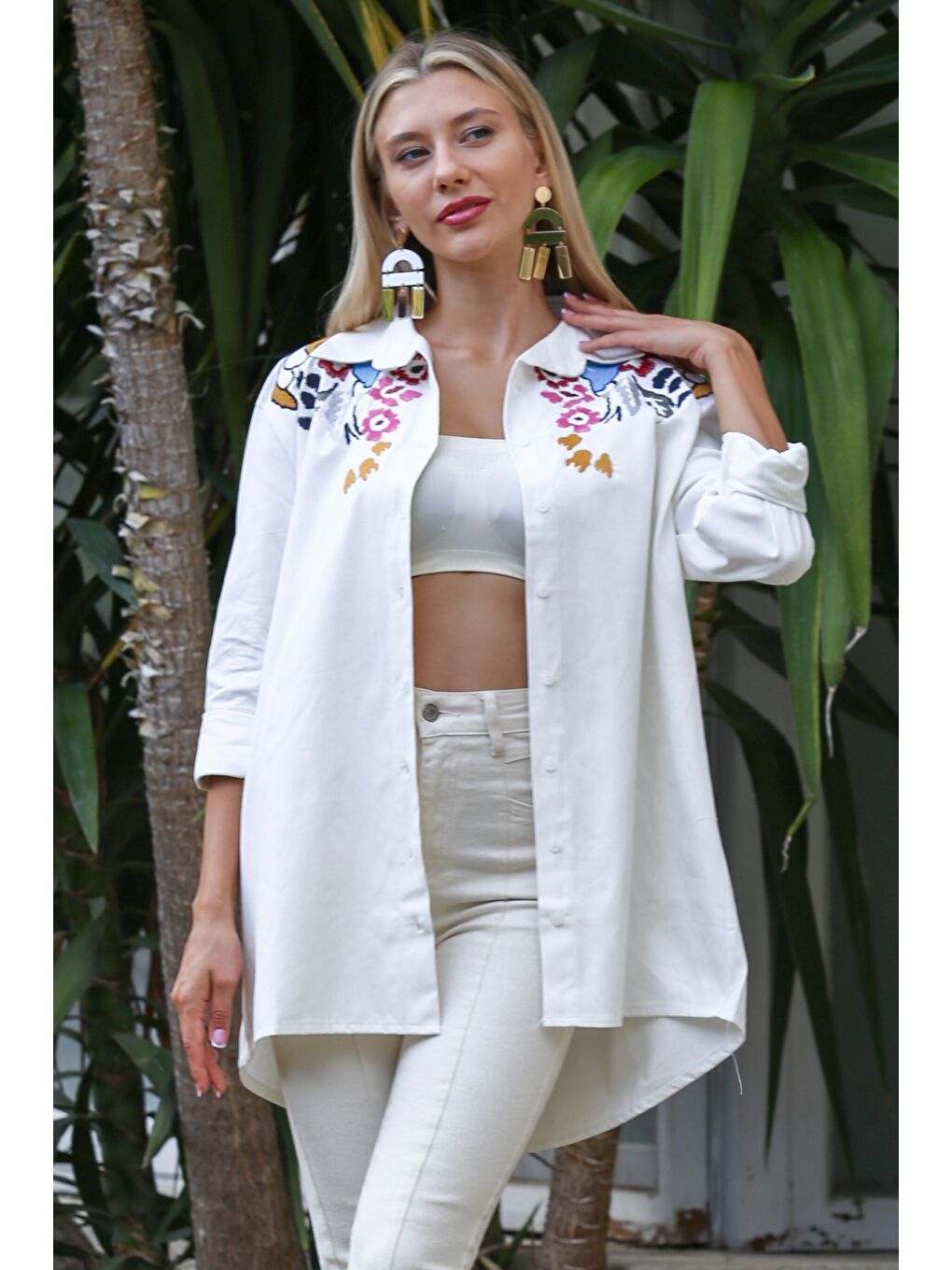Chiccy Beyaz Gömlek Yaka Uzun Kol Düğmeli Orta Kalınlıkta Nakışlı Dokuma Long Fit Casual Gömlek Ceket - 1