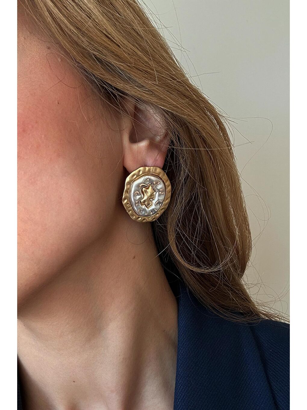 Sarı Altın ve Gümüş Detaylı Donut Küpe-1