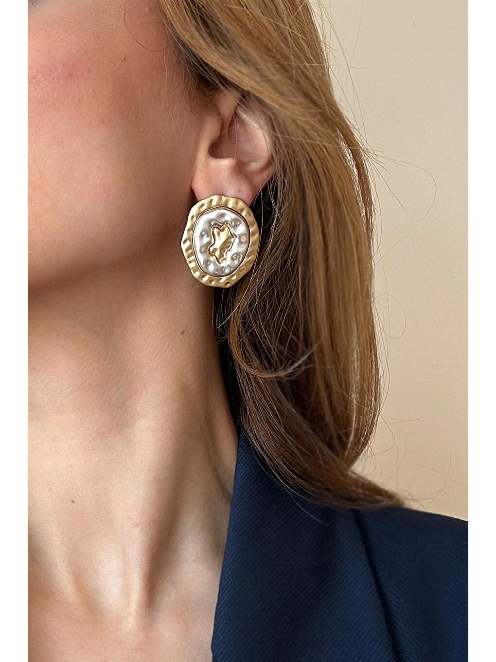 Sarı Altın ve Gümüş Detaylı Donut Küpe-2