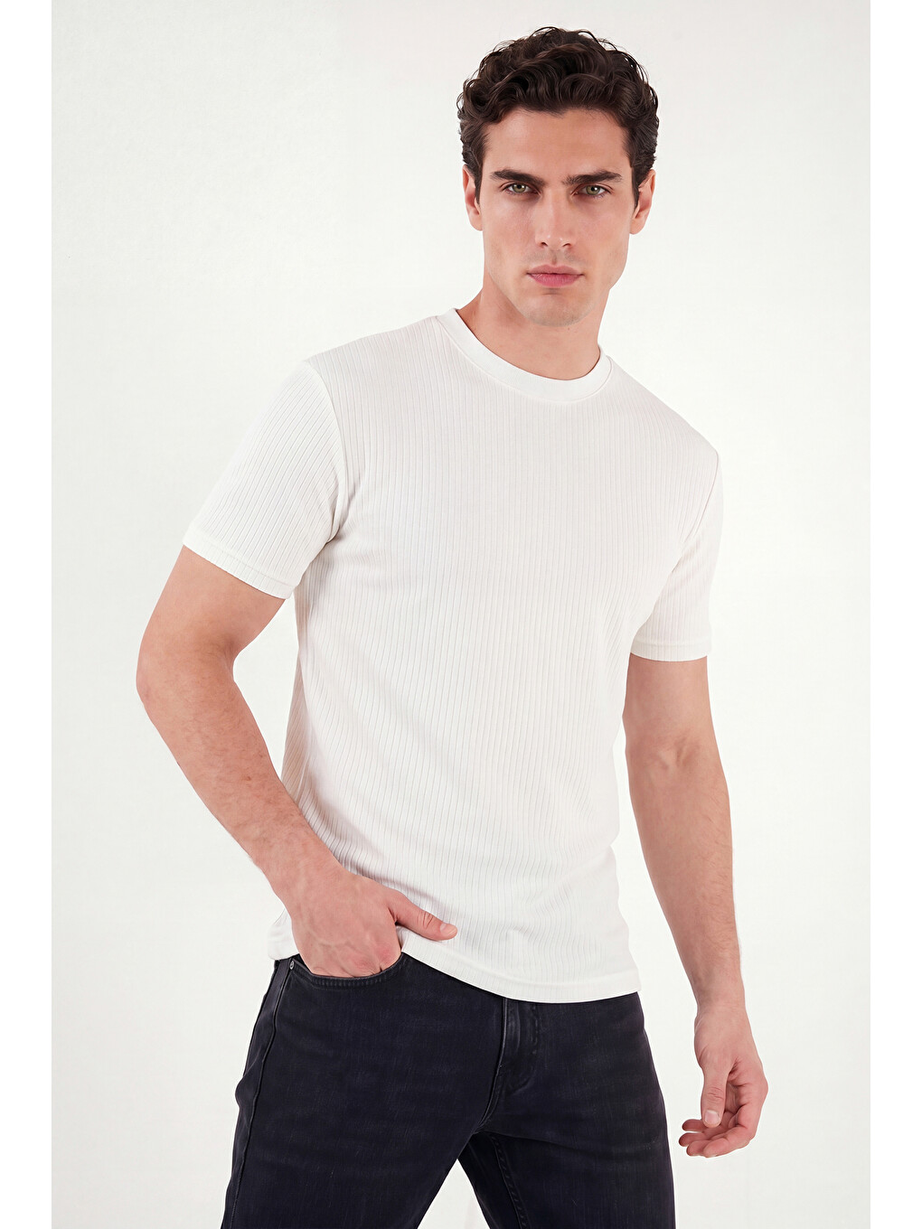Beyaz Regular Fit Çizgili Dokulu Bisiklet Yaka T Shirt 5904023-4