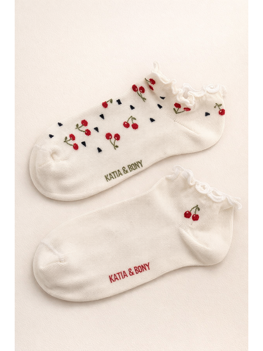 Beyaz Kadın 2'Li Kirazlı Step Çorap