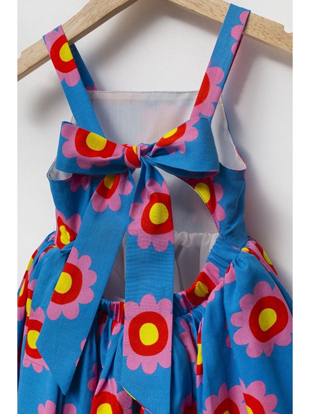 Mavi Sırt Dekolteli Papatya Desenli Maxi Boy Yazlık Elbise-3