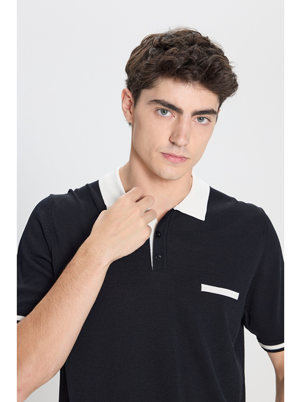 Erkek Siyah-Ekru Standart Fit Normal Kesim Polo Yaka Triko Tişört-3