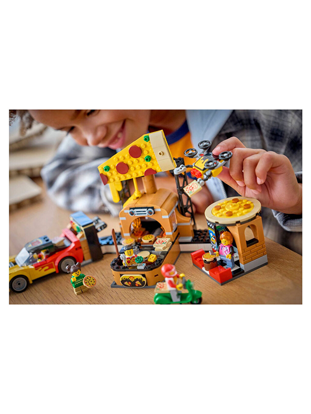 City Araçlarla Pizza Dağıtım Deneyimi 60496-2