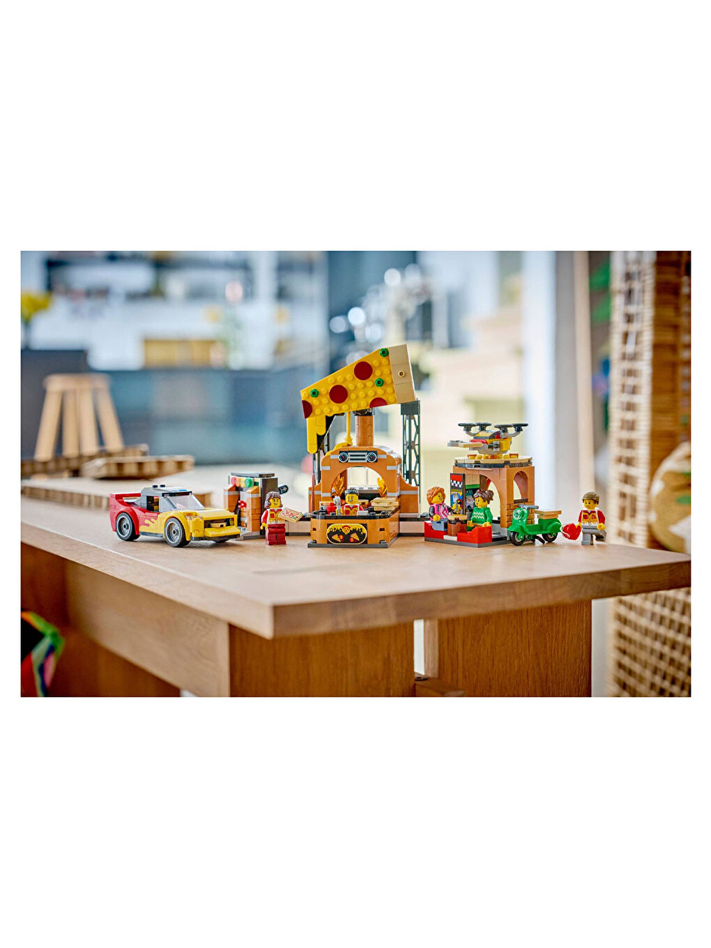 City Araçlarla Pizza Dağıtım Deneyimi 60496-3
