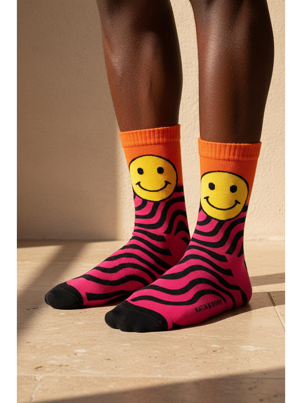 Karışık Unisex Pop Art Gülen Yüz Desenli Soket Çorap