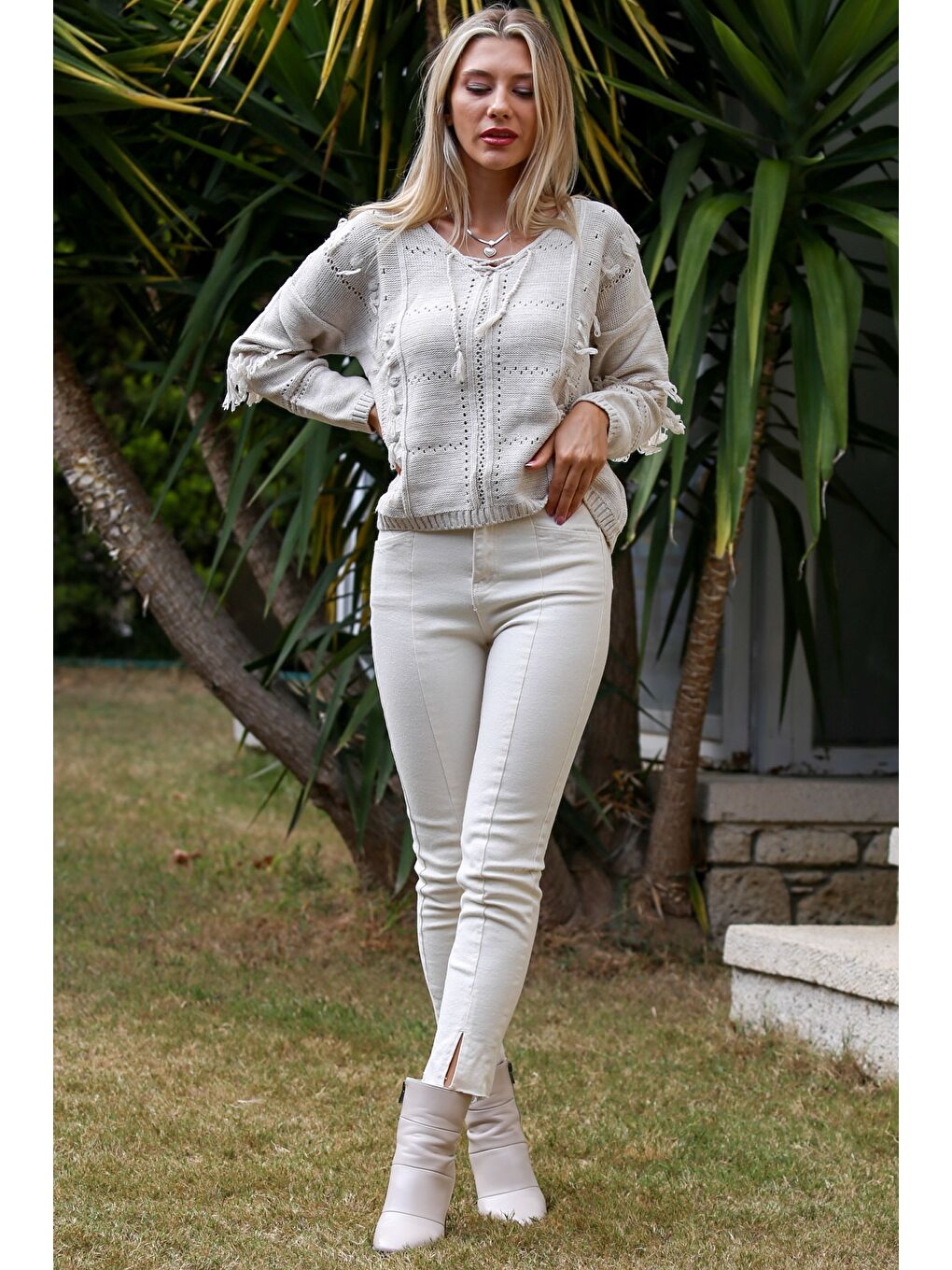 Ekru V Yaka Uzun Kol Püsküllü Triko Casual Kazak-7