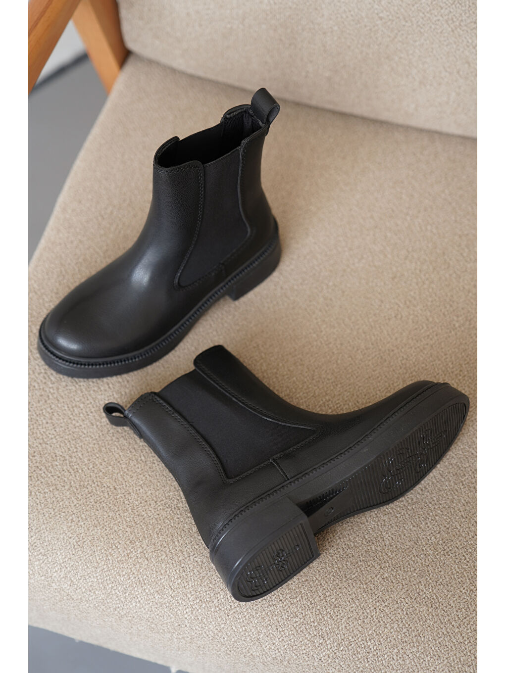 Siyah D0742 Soğuk Geçirmez Kışlık Kadın Bot & Bootie