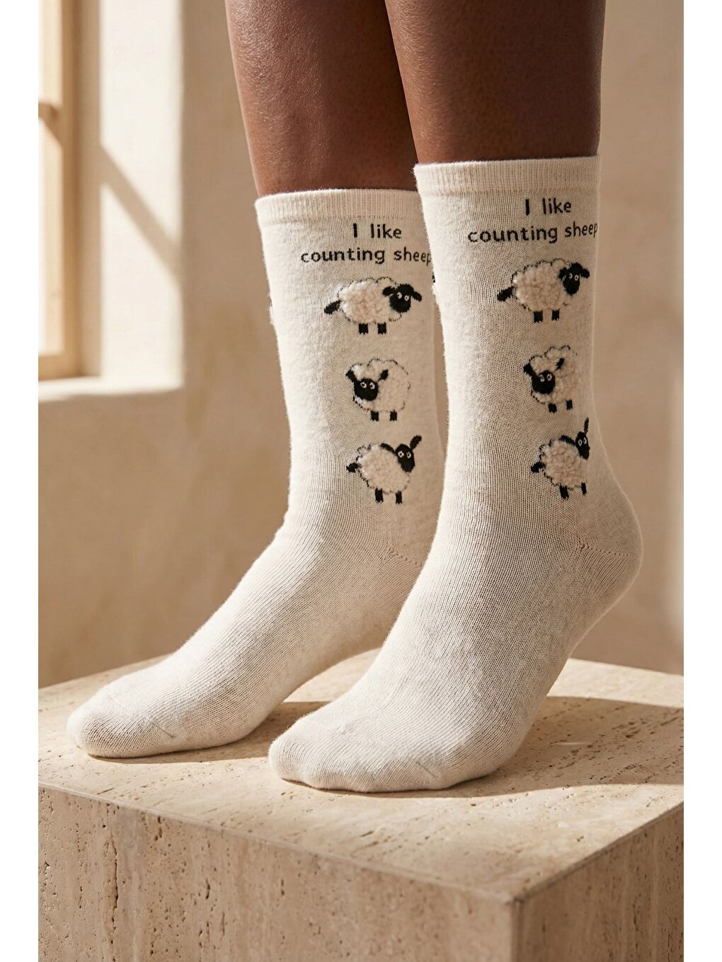 Kadın Kuzu Baskılı Soket Çorap Ekru