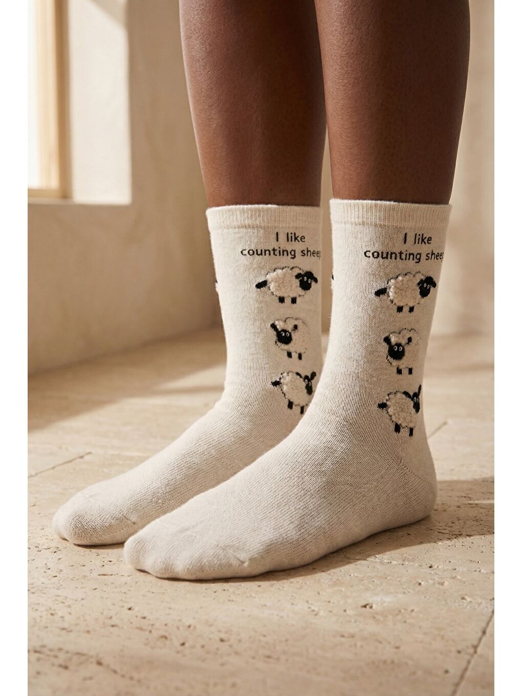 Kadın Kuzu Baskılı Soket Çorap Ekru-1