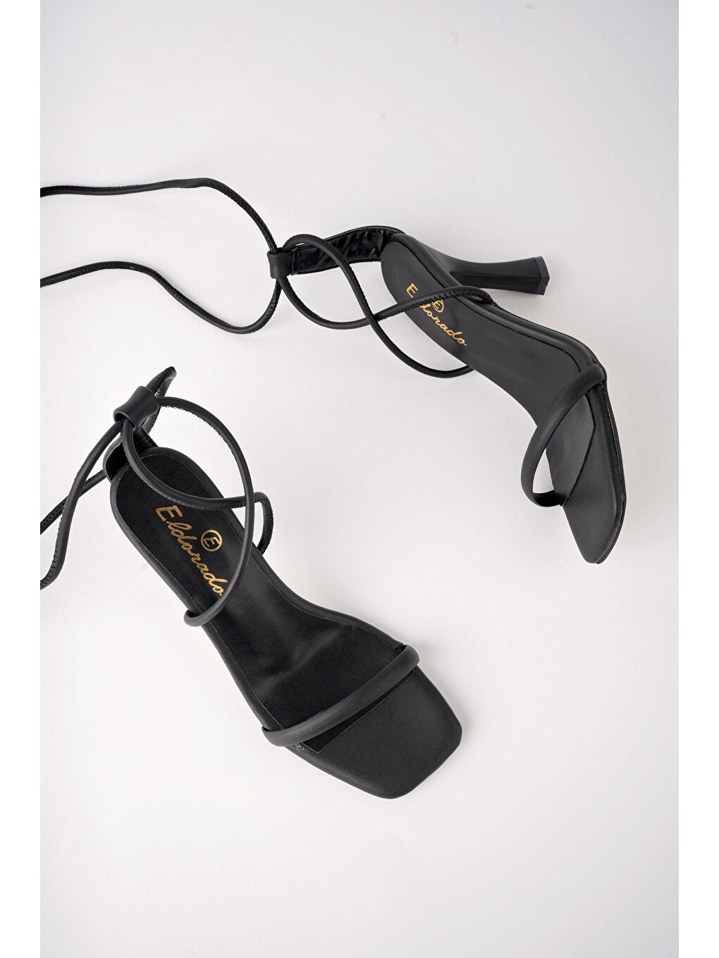 Siyah CLARA Küt Burun Bilekten Bağlamalı Tek Bant Kadın Topuklu Ayakkabı