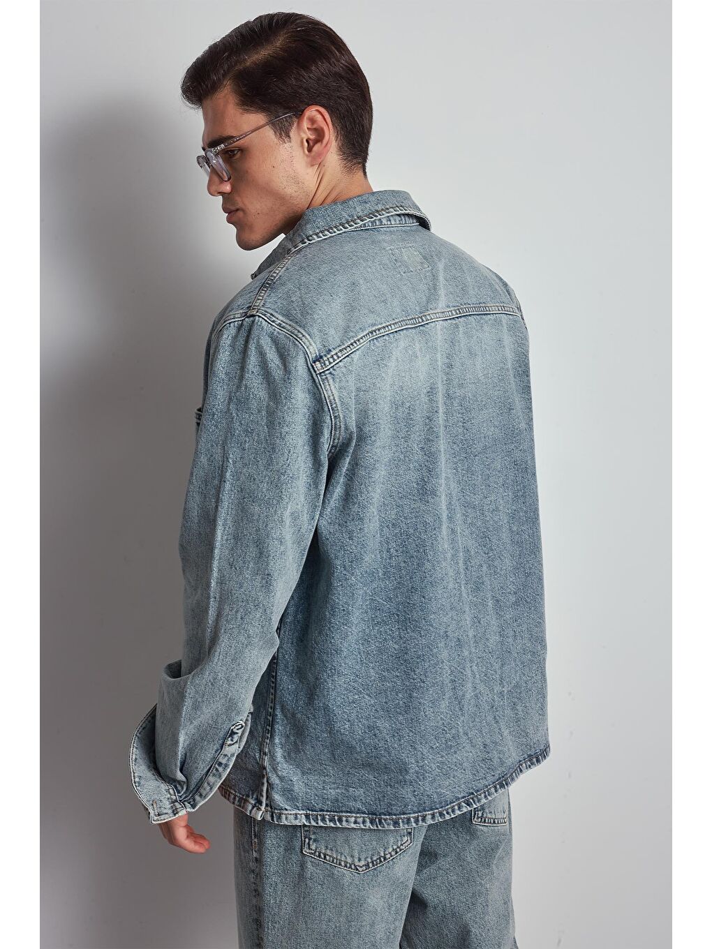 Erkek Oversize Yıkamalı Denim Gömlek Mavi-3