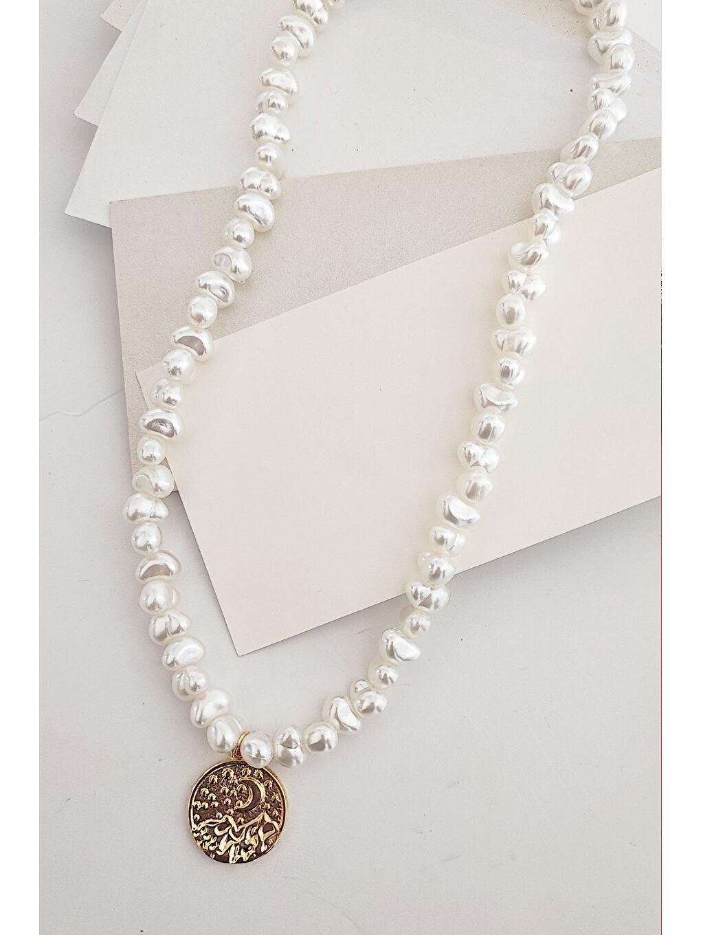 Beyaz Gökyüzü Uçlu Suni Barok İnci Kolye