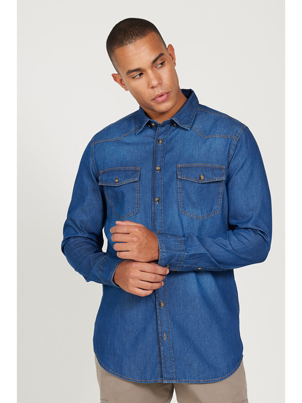 Erkek Mavi Slim Fit Dar Kesim Gizli Düğmeli Yaka %100 Pamuk Denim Jean Gömlek-3