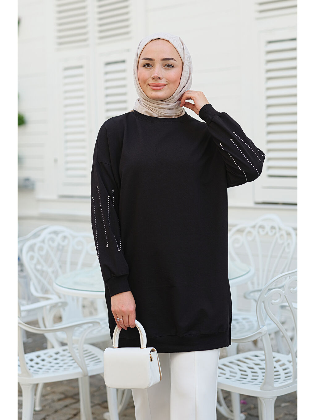 Kolları Taş Aksesuarlı Tunik Siyah