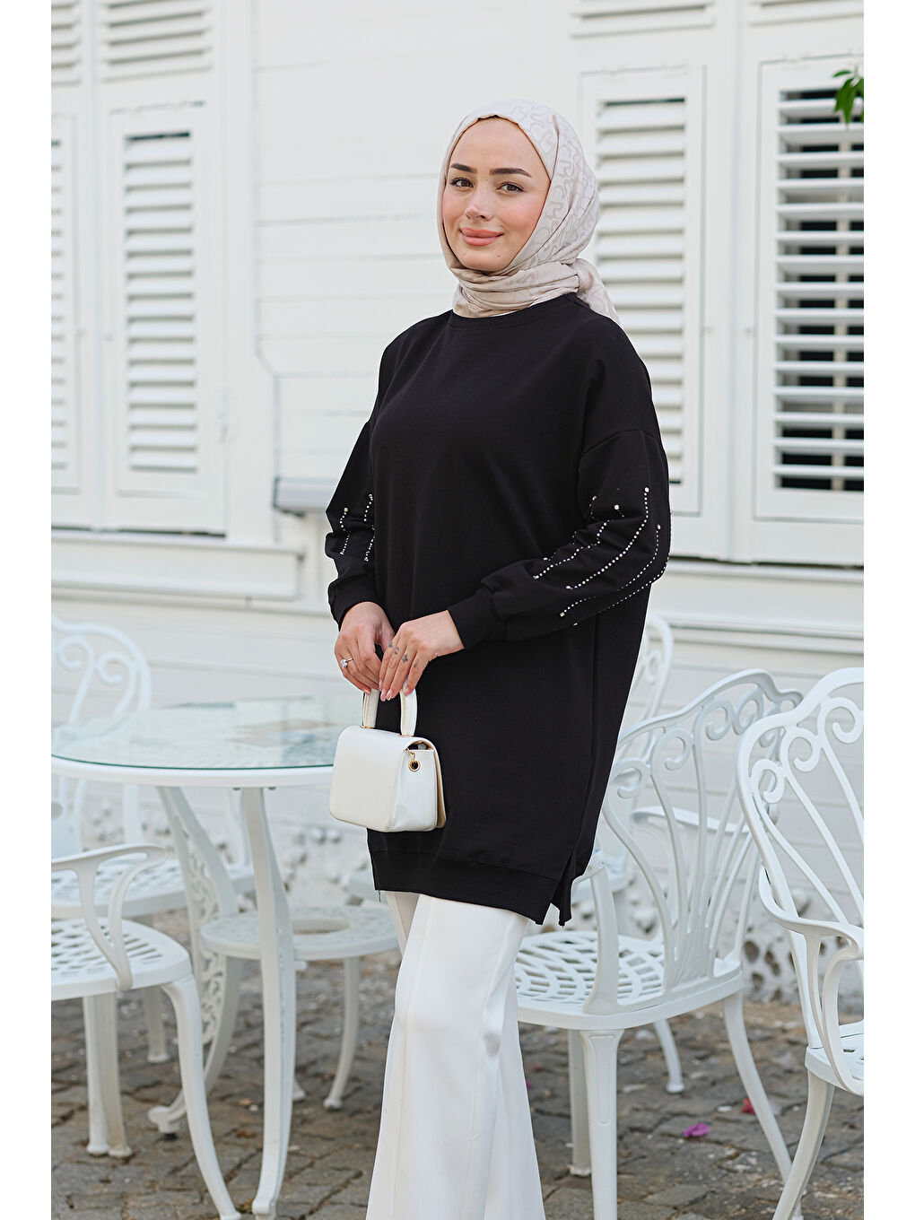 Kolları Taş Aksesuarlı Tunik Siyah-1