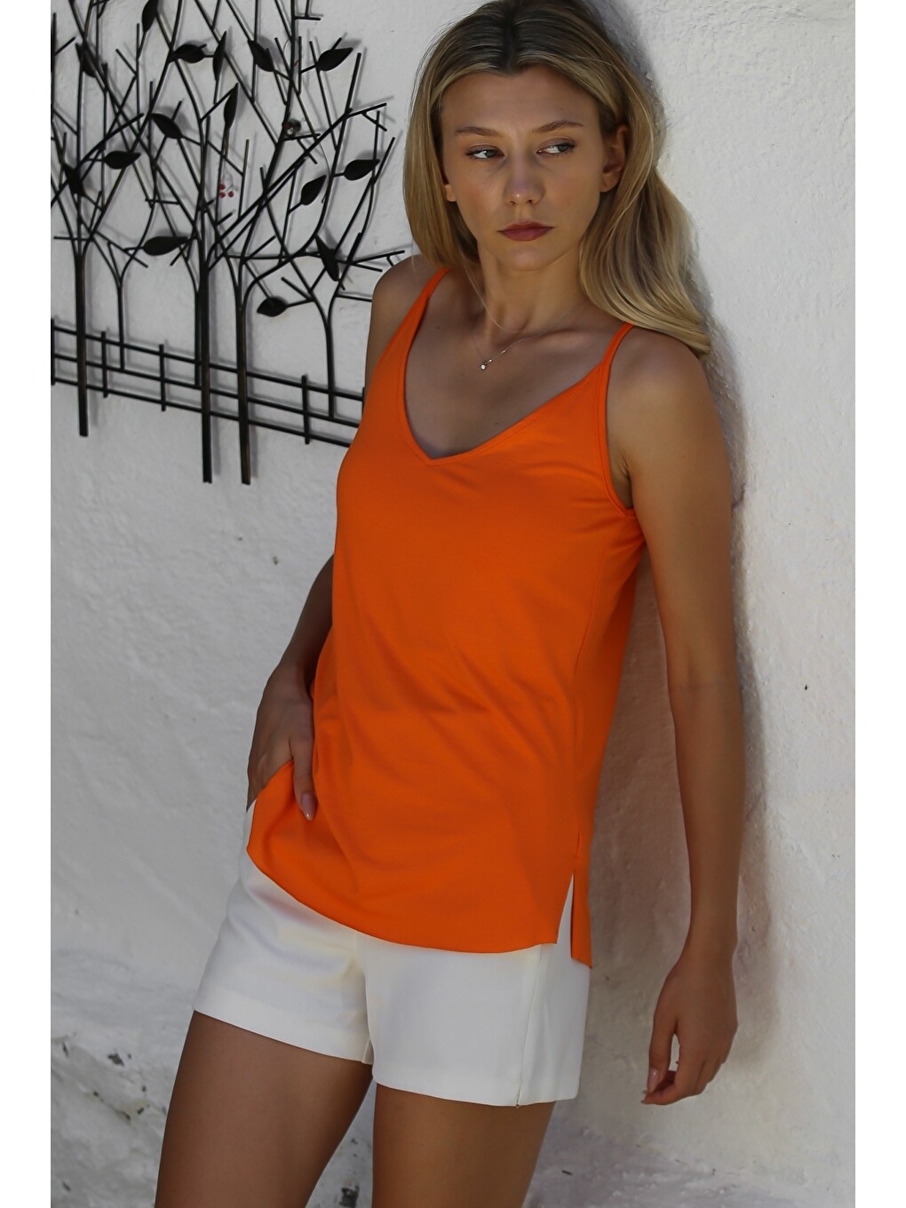 Turuncu V Yaka Askılı Yarım Astarlı Yırtmaçlı Örme Basic Casual Bluz-2