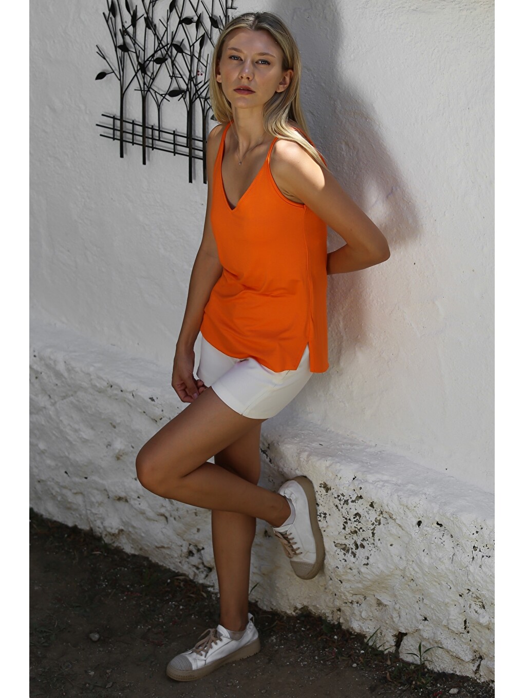 Turuncu V Yaka Askılı Yarım Astarlı Yırtmaçlı Örme Basic Casual Bluz-6