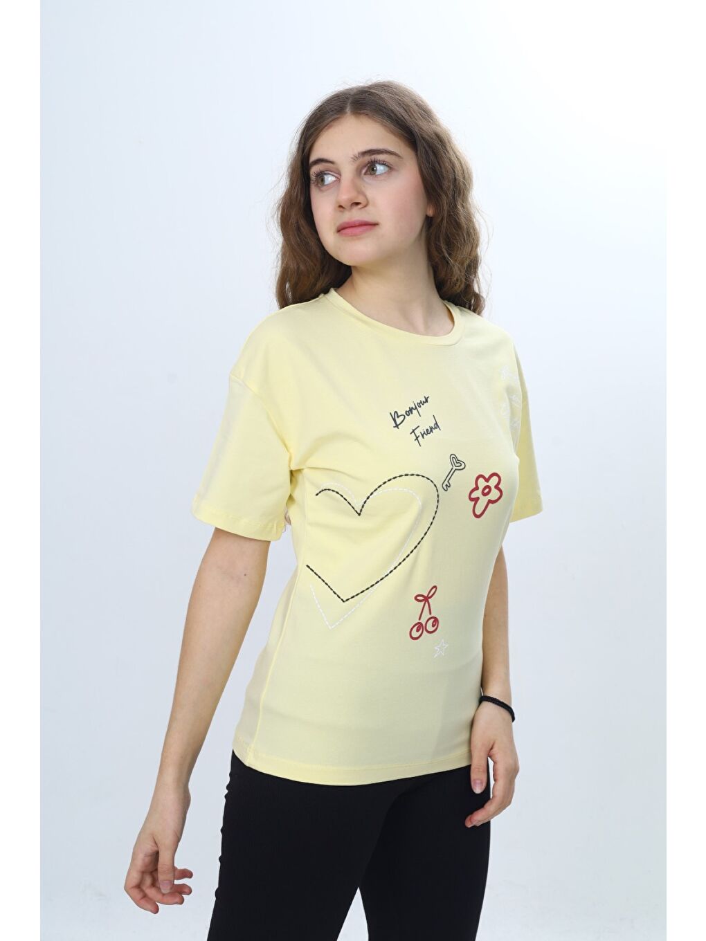 Sarı Kız Çocuk Bisiklet Yaka Düşük Omuz Kısa Kollu Kalp Nakışlı Baskılı Tişört  24969-1