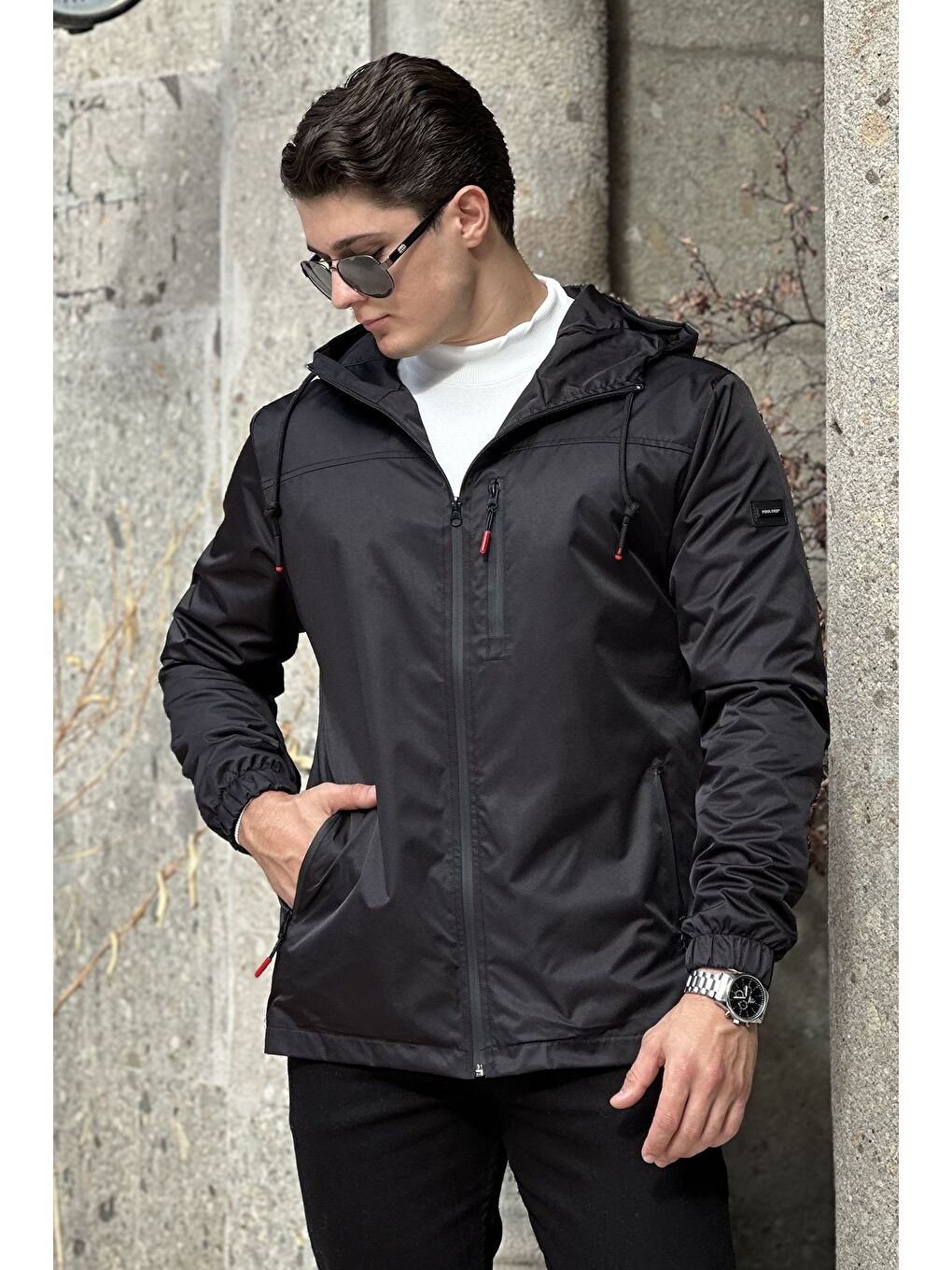 Siyah Erkek İç Astarlı Kapüşonlu Amblem Detaylı Mevsimlik Mont-3