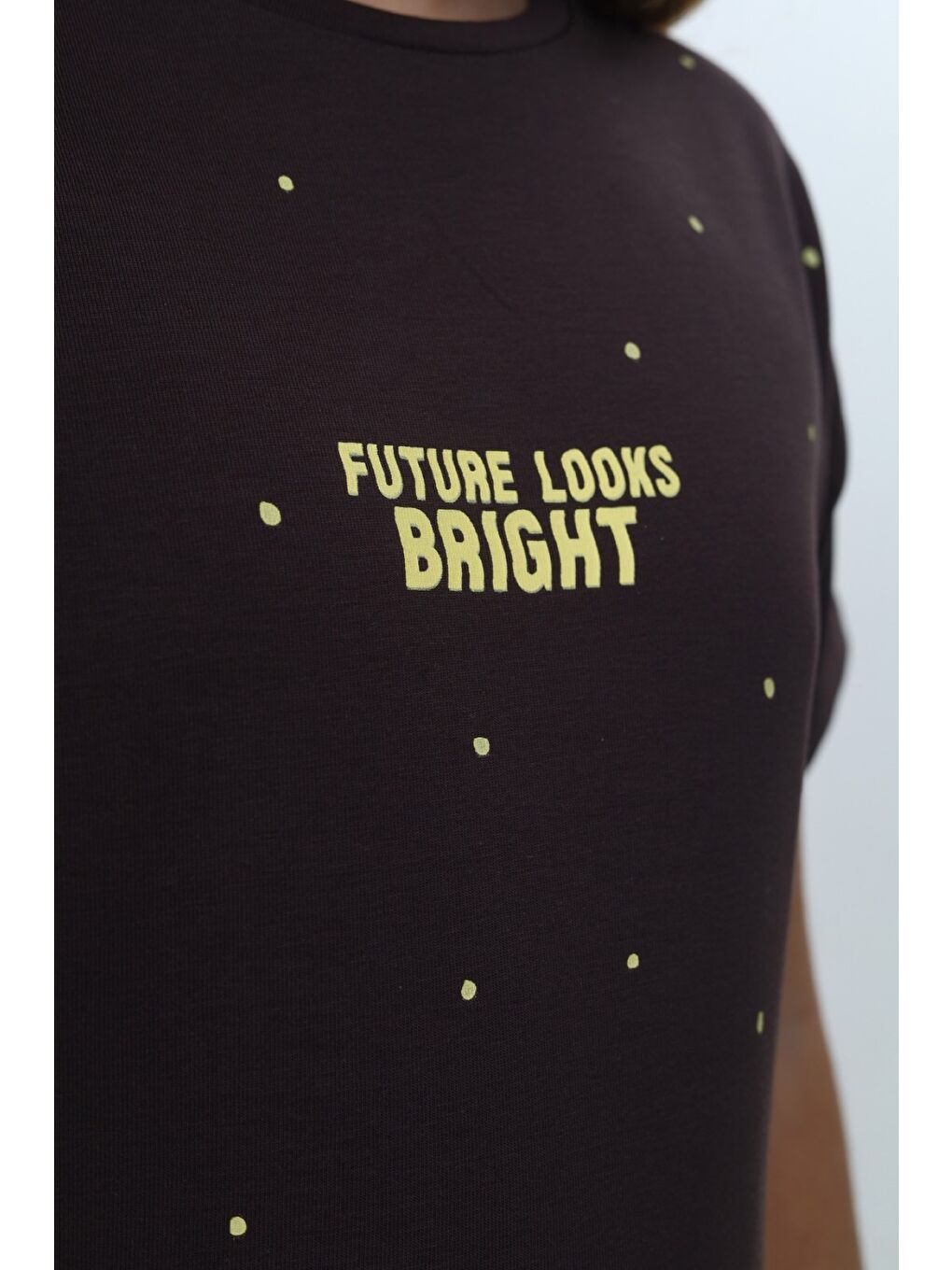 Kahverengi Kız Çocuk Bisiklet Yaka Düşük Omuz Kısa Kollu  Baskılı Tişört 24983-4