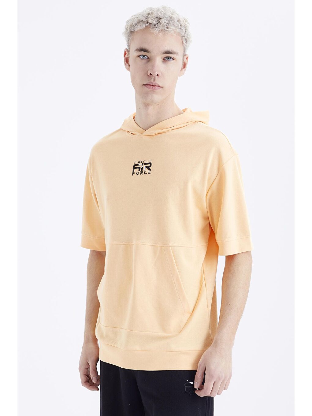 Sarı Kavuniçi   Siyah Nakışlı Kapüşonlu Kanguru Cep Oversize Erkek Şort Takım   85166-1