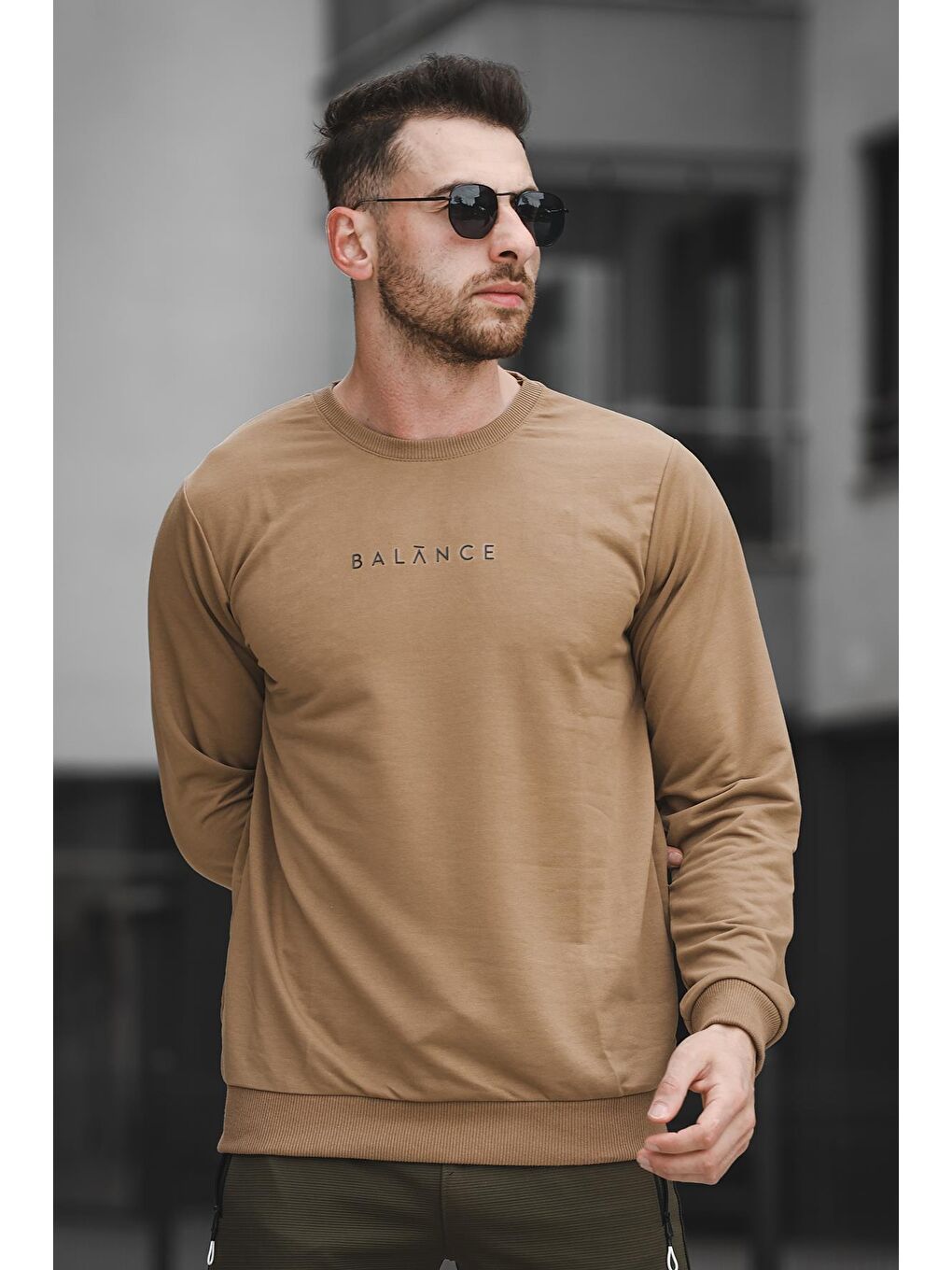 Kahverengi Balance Baskılı Slim Fit Likralı Sıfır Yaka Erkek Sweatshirt
