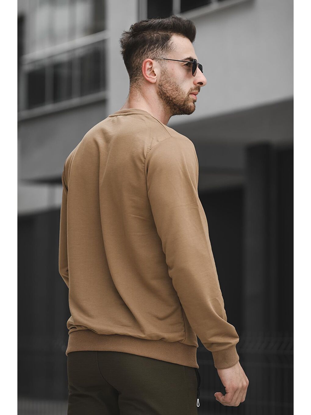 Kahverengi Balance Baskılı Slim Fit Likralı Sıfır Yaka Erkek Sweatshirt-1