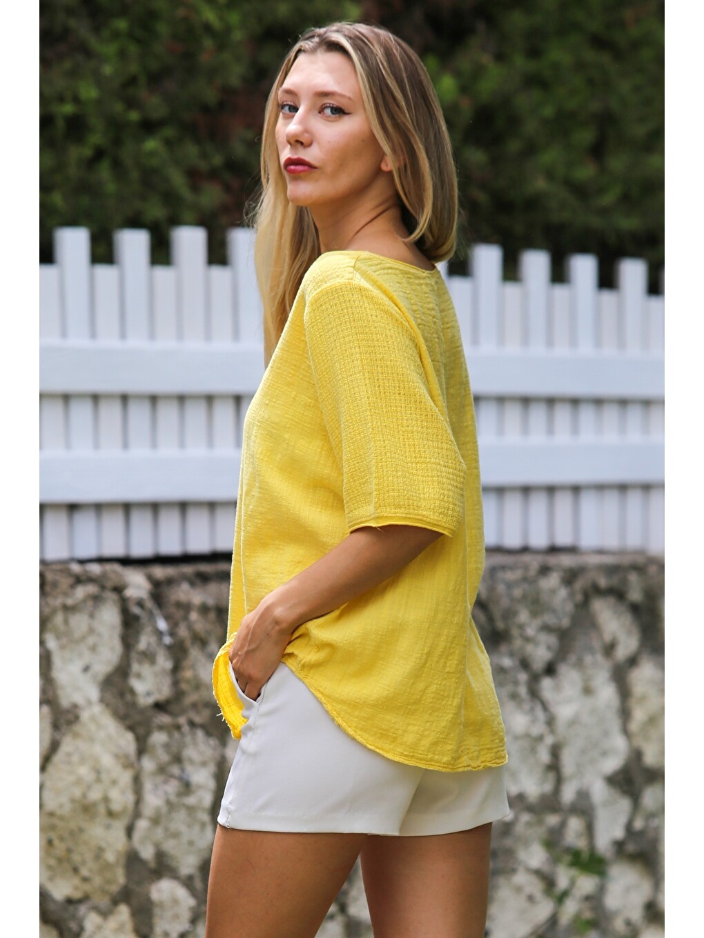Sarı Havuz Yaka Kısa Kol Yıkamalı Dokuma Casual Bluz-3